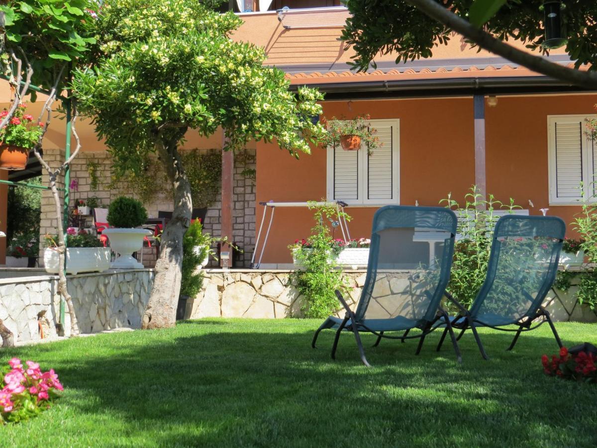 Apartments Vodaric Крес Екстериор снимка