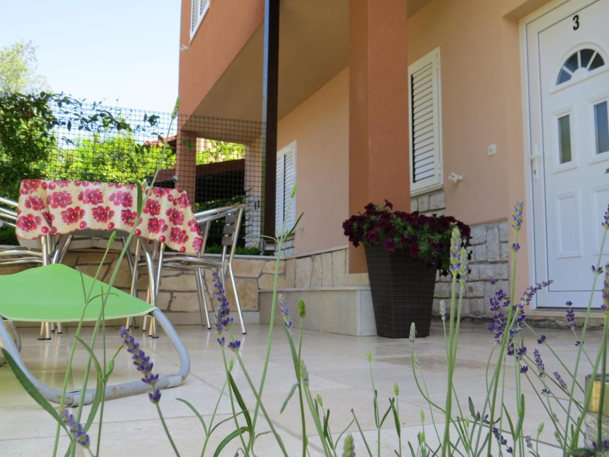 Apartments Vodaric Крес Екстериор снимка