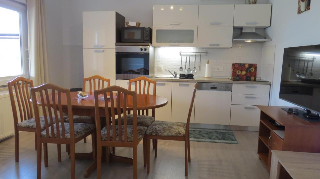 Apartments Vodaric Крес Екстериор снимка