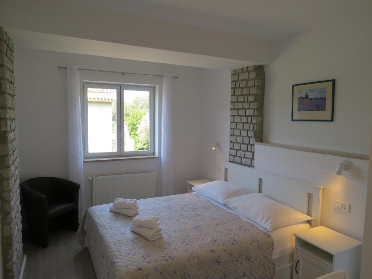 Apartments Vodaric Крес Екстериор снимка