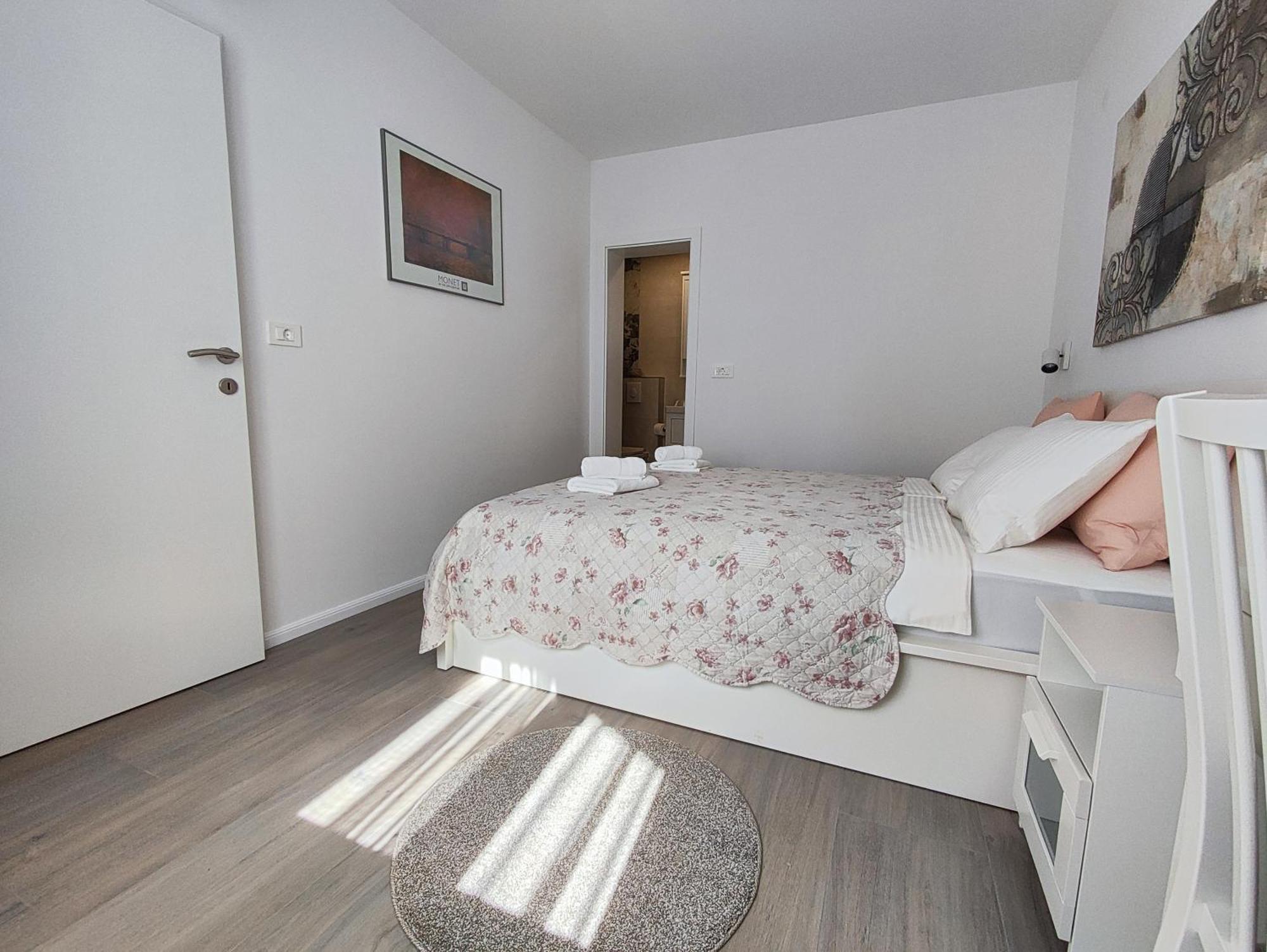 Apartments Vodaric Крес Екстериор снимка